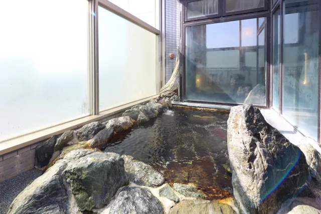 釧路の潮風とともに心身を解きほぐす天然温泉の露天風呂